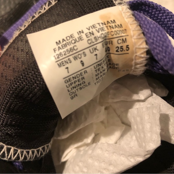 Converse black sneakers with purple laces and white soles.  EUC! - Picture 6 of 7